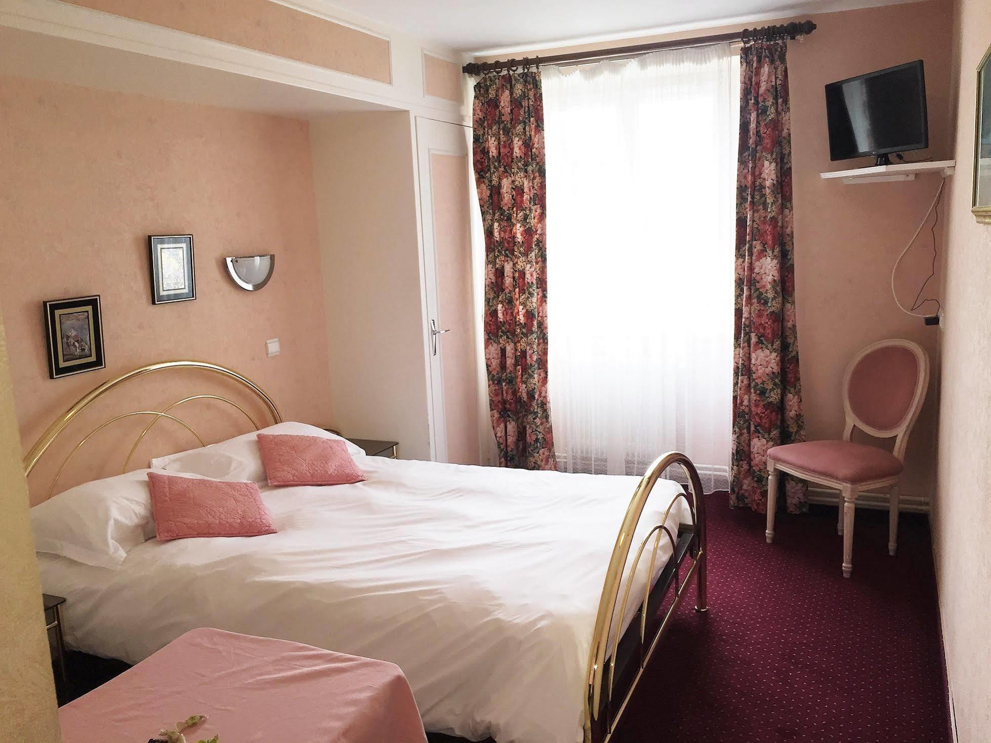 Hotel Le Rocher Blanc Albaret-Sainte-Marie Экстерьер фото